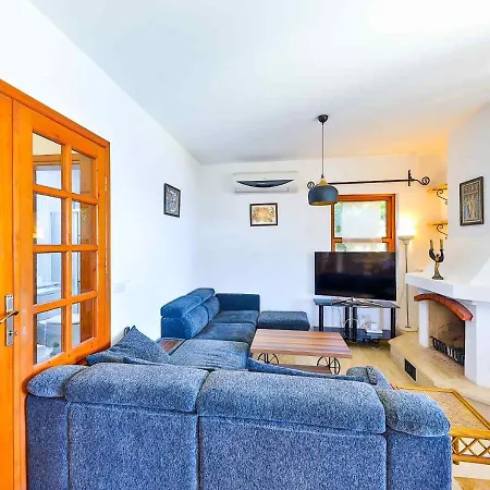 Villa Yarimada Deniz Manzarali Cindy Kaş