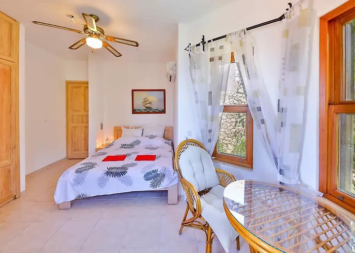 Villa Yarımada Deniz Manzaralı Cindy Kaş