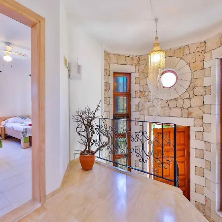 Villa Yarimada Deniz Manzarali Cindy Kas