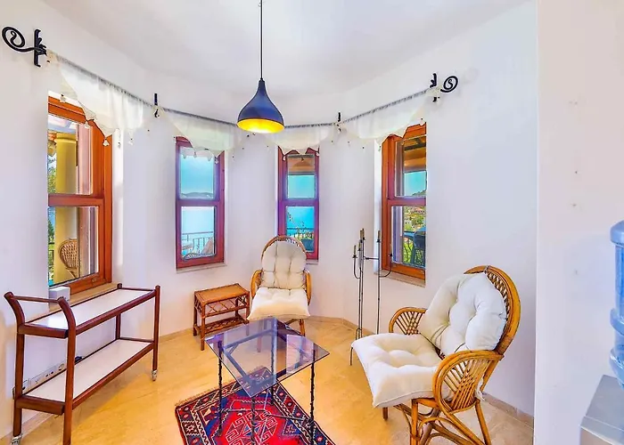 Yarimada Deniz Manzarali Cindy Villa *