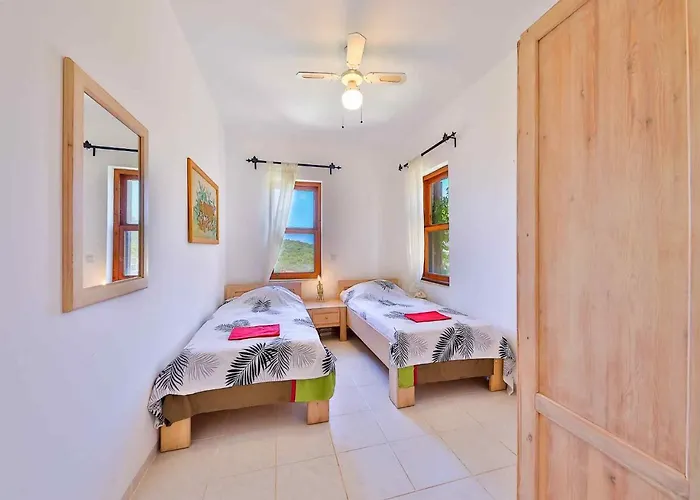 Yarimada Deniz Manzarali Cindy Villa Kas