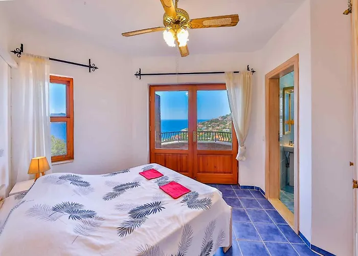 Yarimada Deniz Manzarali Cindy Villa